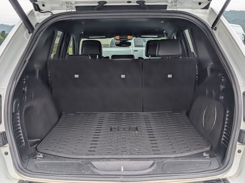 Used 2019 Jeep Grand Cherokee Altitude AWD/4WD image 25