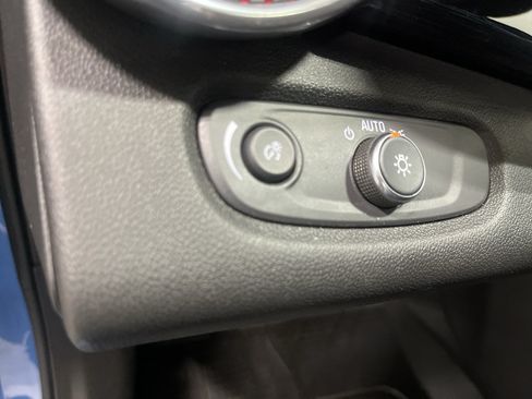 Certified 2024 Chevrolet Trax RS w/ Sunroof Package FWD image 32