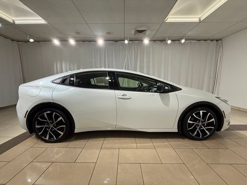 Certified 2024 Toyota Prius Prime FWD image 6