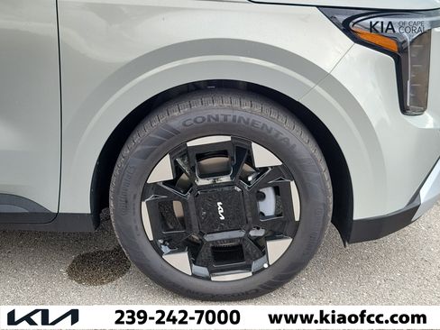 New 2026 Kia Carnival EX FWD image 7