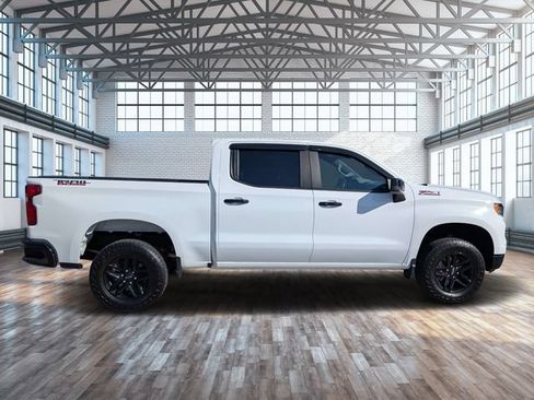 Used 2024 Chevrolet Silverado 1500 LT Trail Boss w/ Convenience Package II AWD/4WD image 3