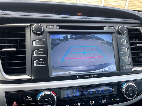 Used 2016 Toyota Highlander XLE image 26