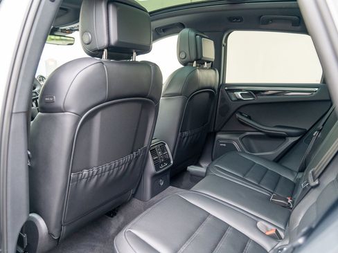 Certified 2025 Porsche Macan image 20