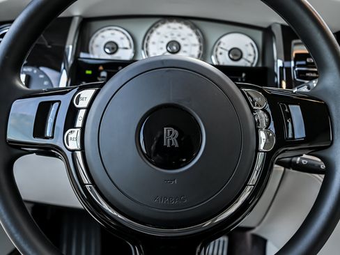 Used 2020 Rolls-Royce Dawn RWD image 35