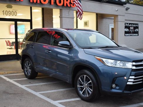 Used 2017 Toyota Highlander XLE w/ Protection Package #3 image 9