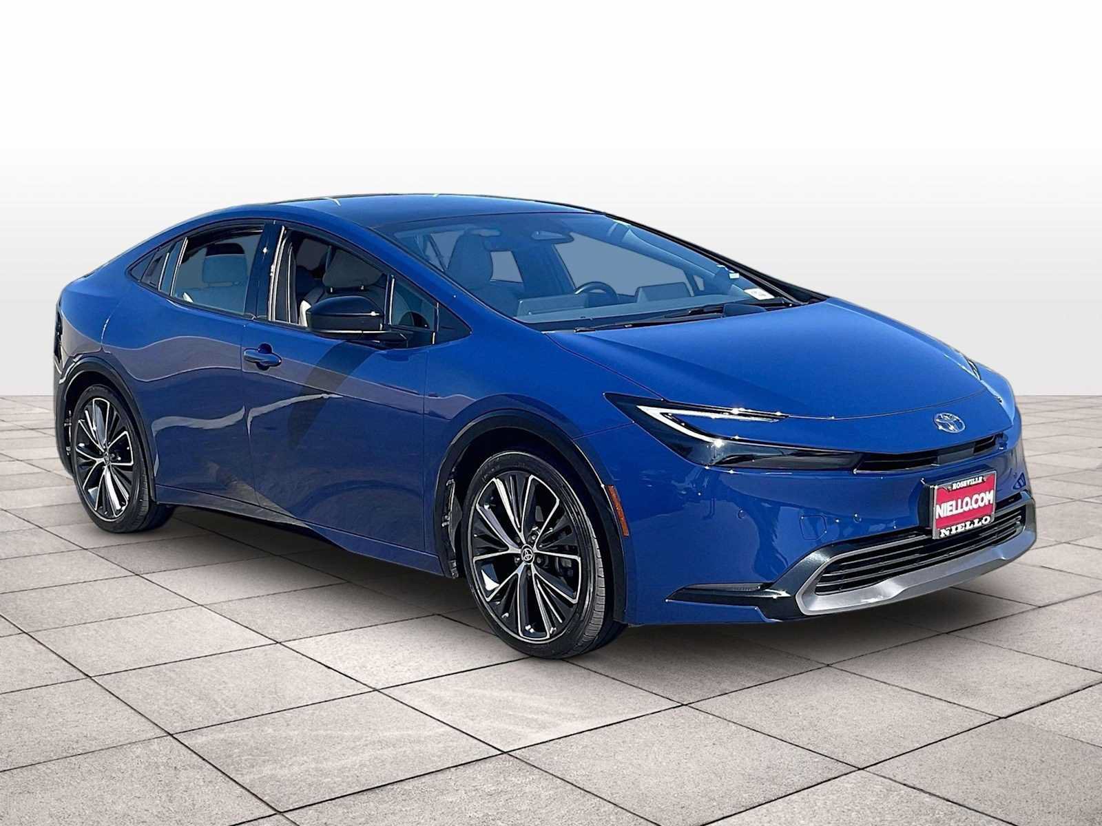 Used 2024 Toyota Prius XLE FWD image 2