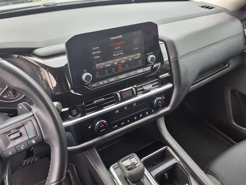 Used 2025 Nissan Pathfinder SV AWD/4WD image 5