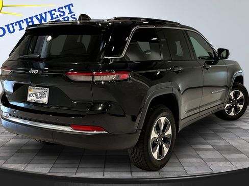 Used 2024 Jeep Grand Cherokee Limited 4xe w/ Trailer Tow Package AWD/4WD image 7