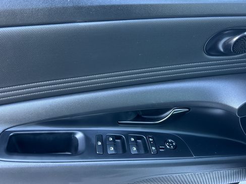 Used 2025 Hyundai Elantra Sport FWD image 11
