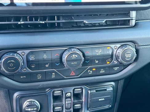 New 2026 Jeep Gladiator Rubicon w/ Dual Top Group image 16