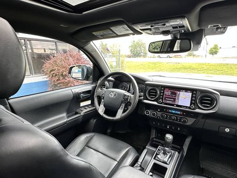 Used 2020 Toyota Tacoma TRD Off-Road w/ TRD Premium Off Road Package AWD/4WD image 28