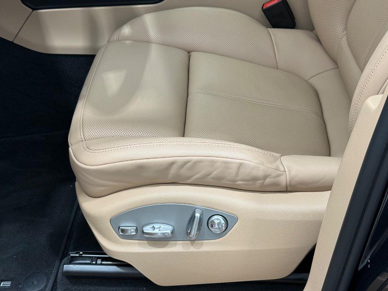Certified 2024 Porsche Macan GTS AWD/4WD image 27