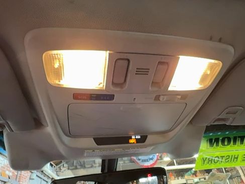 Used 2017 Subaru Outback 2.5i Premium image 38