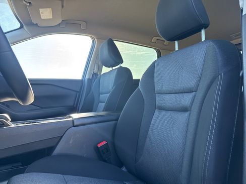 Certified 2025 Nissan Rogue SV image 31