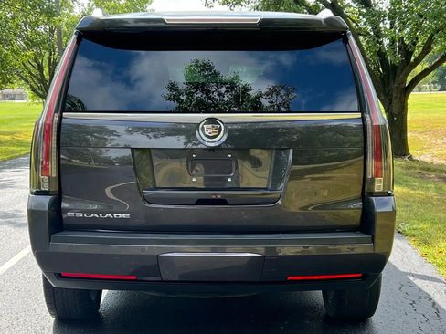 Used 2015 Cadillac Escalade Premium image 6