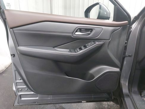 Used 2023 Nissan Rogue SV w/ SV Premium B Package image 27