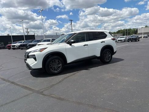 Used 2024 Nissan Rogue S AWD/4WD image 21