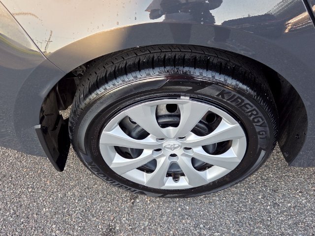 Used 2025 Toyota Corolla LE FWD image 15
