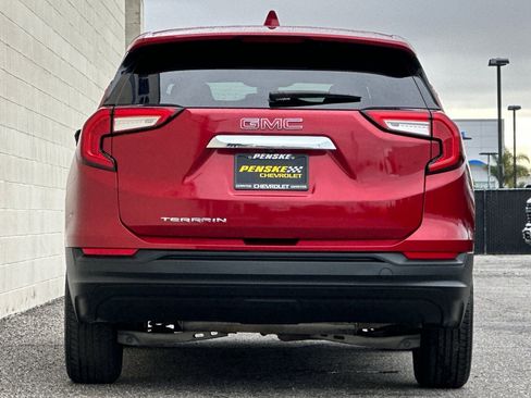 Certified 2022 GMC Terrain SLE w/ LPO, Cargo Package image 5