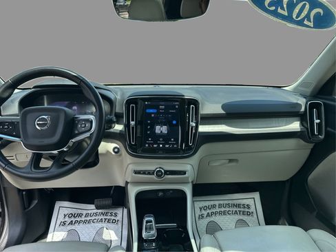 Used 2023 Volvo XC40 B5 Plus AWD/4WD image 19
