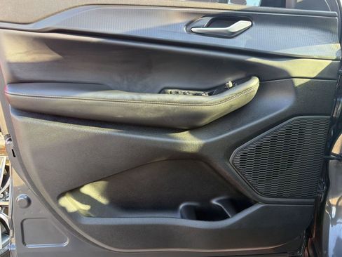 Used 2023 Jeep Grand Cherokee Altitude image 12