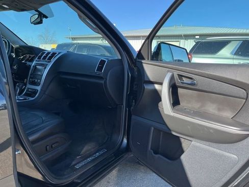 Used 2010 GMC Acadia SLT w/ Technology Package image 16
