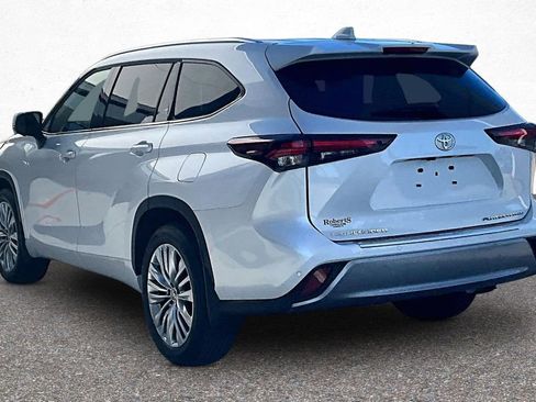 Used 2026 Toyota Highlander Platinum image 5