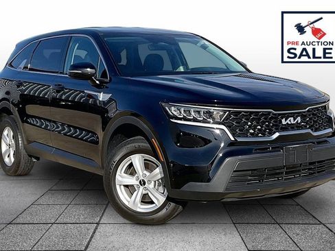 Used 2023 Kia Sorento LX AWD/4WD image 2
