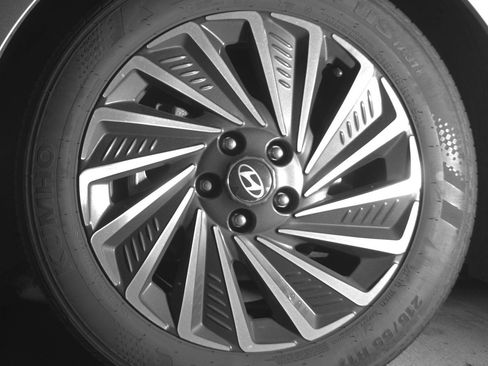 Used 2025 Hyundai Sonata SEL FWD image 12