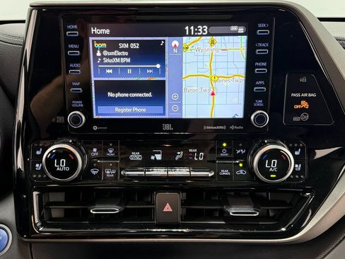 Used 2021 Toyota Highlander Limited AWD/4WD image 22