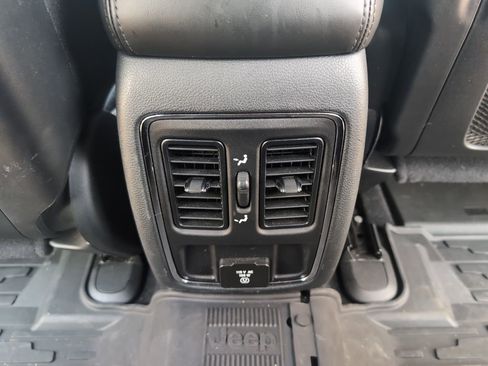 Used 2020 Jeep Grand Cherokee Altitude image 21