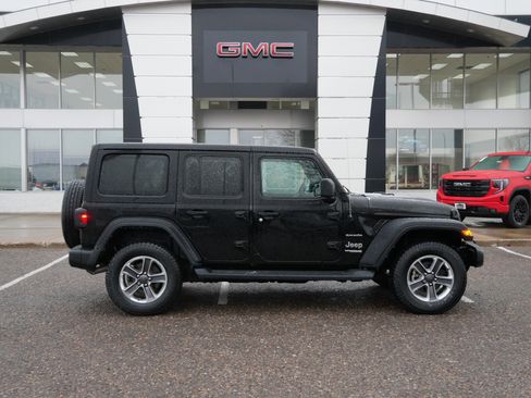 Used 2021 Jeep Wrangler Unlimited Sahara w/ Uconnect 4C Nav & Sound Group AWD/4WD image 2
