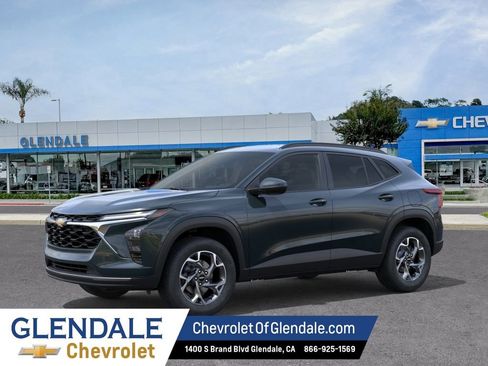 New 2026 Chevrolet Trax LT FWD image 2