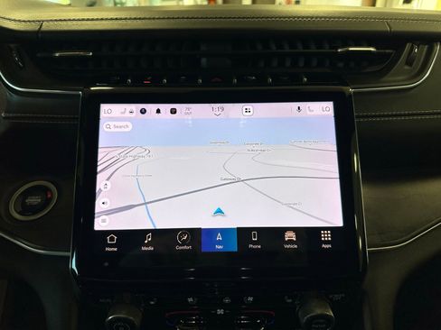 Used 2021 Jeep Grand Cherokee L Overland w/ Luxury Tech Group IV image 28