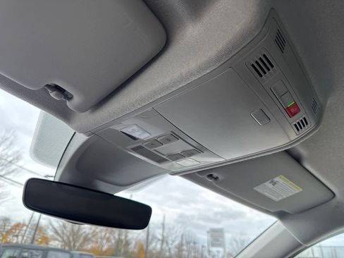 Used 2024 Volkswagen Tiguan S image 28