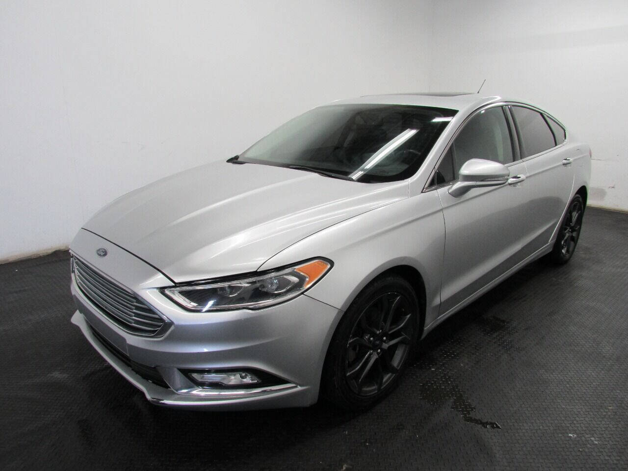 Used 2017 Ford Fusion SE w/ Fusion SE Technology Package FWD image 1