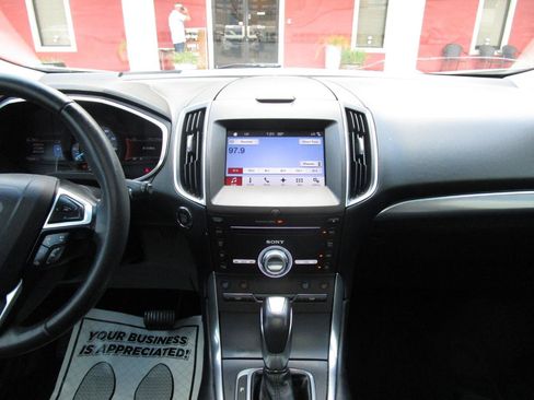 Used 2017 Ford Edge Titanium w/ Equipment Group 301A FWD image 7