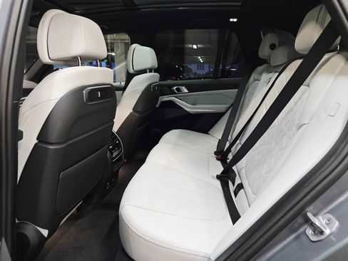 Used 2025 BMW X5 xDrive40i w/ M Sport Package image 25