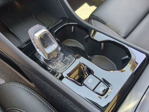 Certified 2025 Volvo XC40 B5 Plus w/ Climate Package image 22