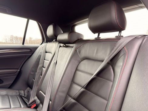 Used 2016 Volkswagen Golf 4-Door image 23