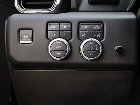 Used 2024 GMC Sierra 2500 AT4 w/ AT4 Premium Plus Package image 38