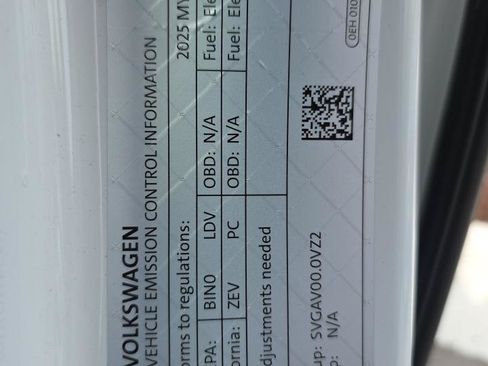 Used 2025 Volkswagen ID. Buzz Pro S Plus RWD image 23