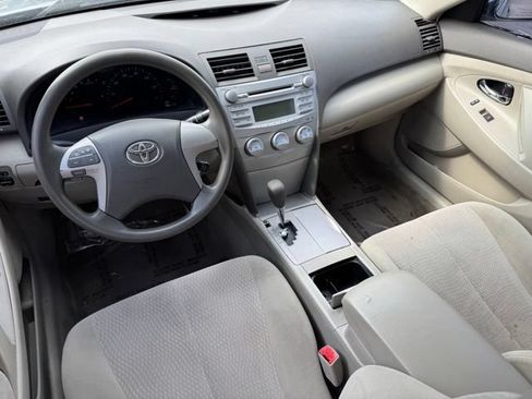 Used 2010 Toyota Camry LE FWD image 5