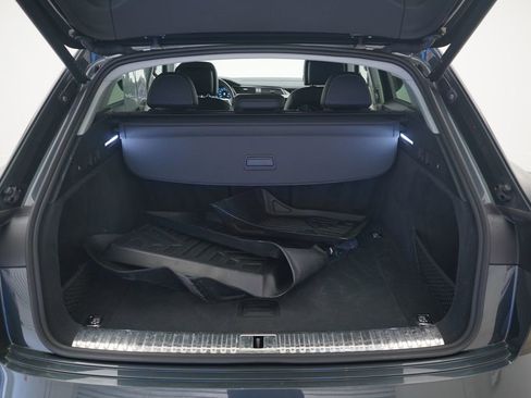 Used 2023 Audi e-tron Premium image 12