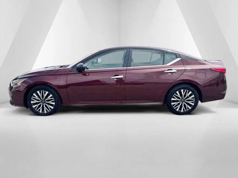 Used 2024 Nissan Altima 2.5 SV FWD image 4