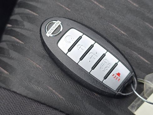 Used 2020 Nissan Rogue SV image 32