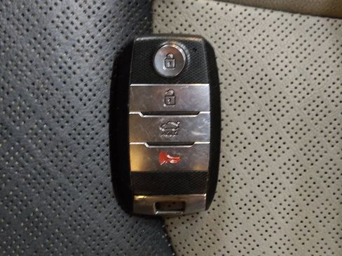 Used 2020 Kia Optima Premium image 32