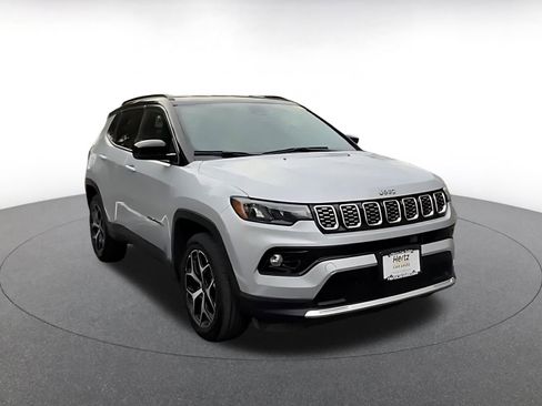 Used 2025 Jeep Compass Limited image 3