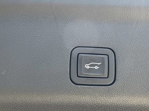 Used 2024 GMC Yukon Denali RWD image 18