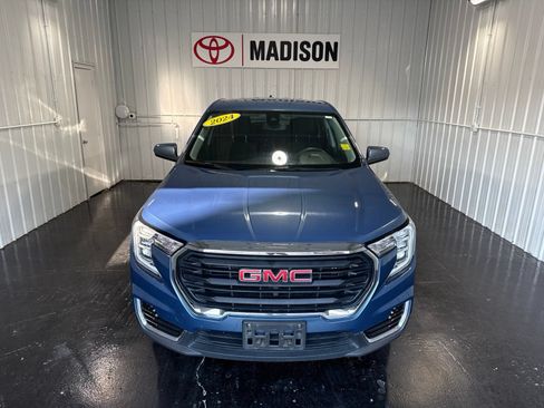 Used 2024 GMC Terrain SLE FWD image 5